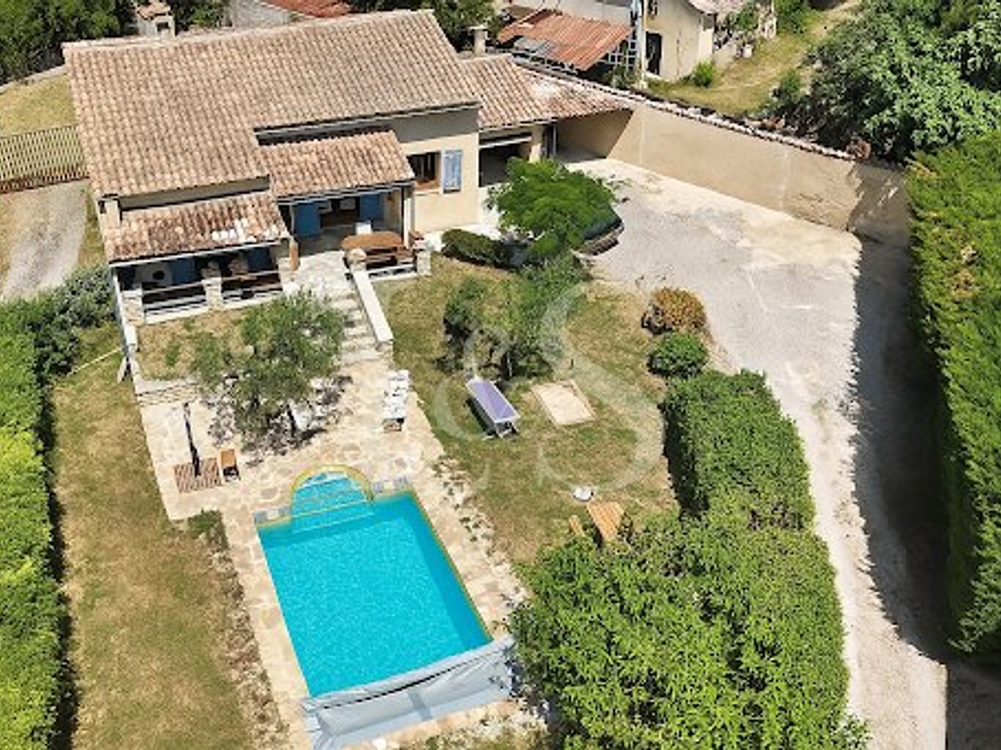 Maison de plain-pied avec piscine Environ 90 m2 sur 1 118