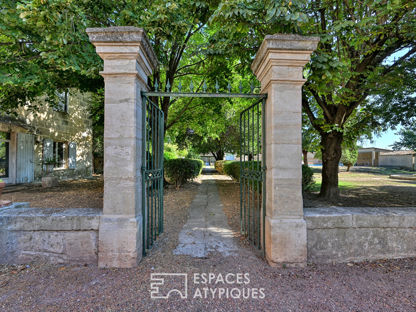 Propriété de Prestige sur 1 hectare - centre village