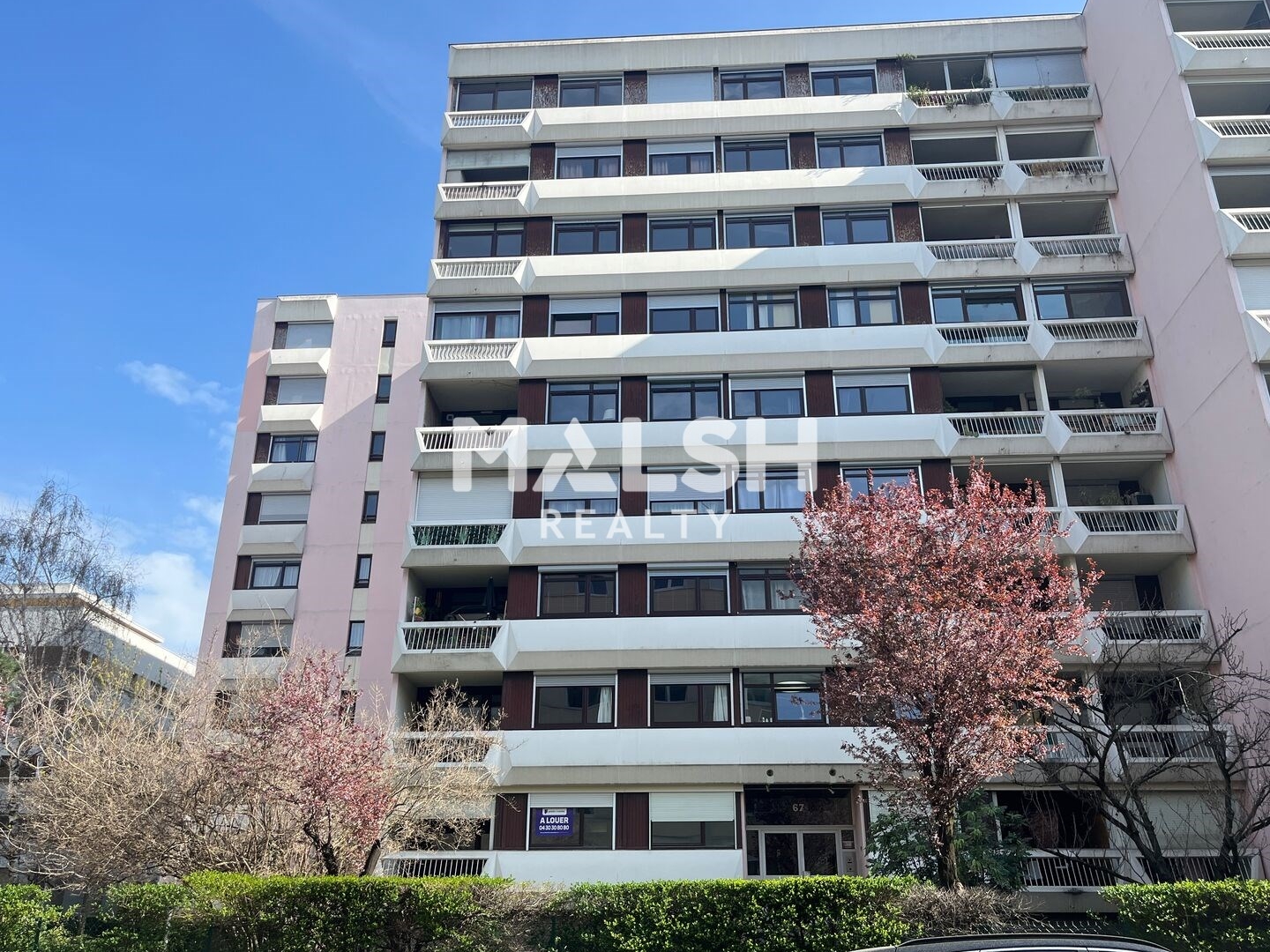 Local professionnel 84 m²