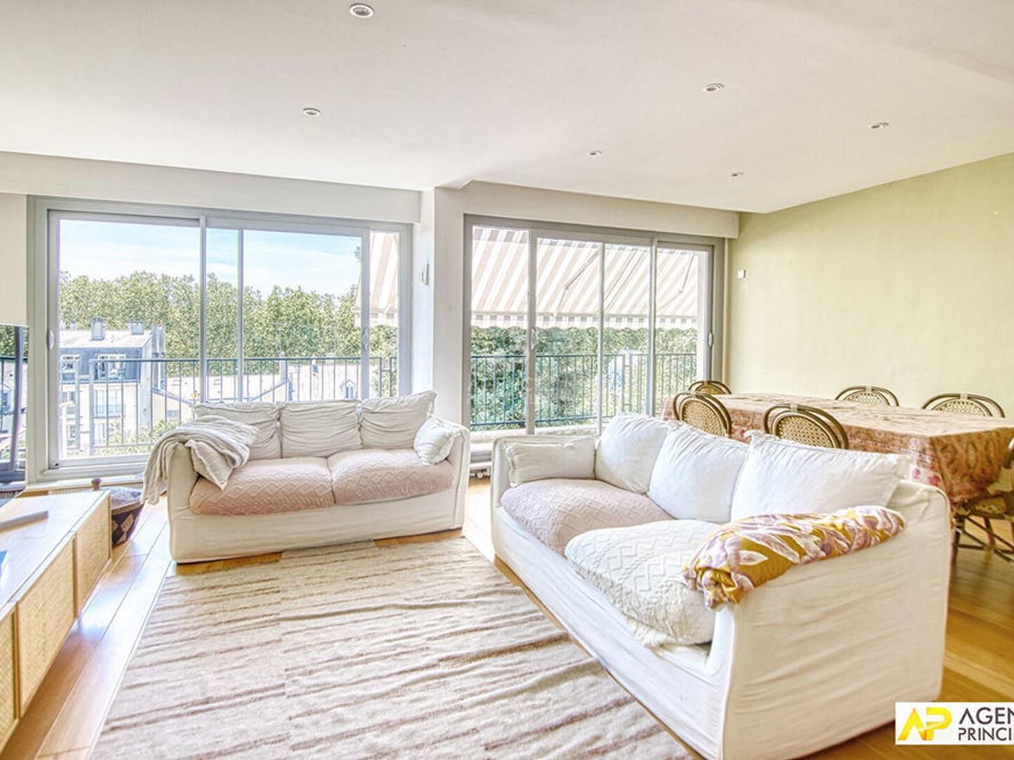 Versailles Montreuil / Parc de Mme Elisabeth - Appartement 4 pièces 110 m² carrez situé au 4ème étage avec ascenseur, cave et b