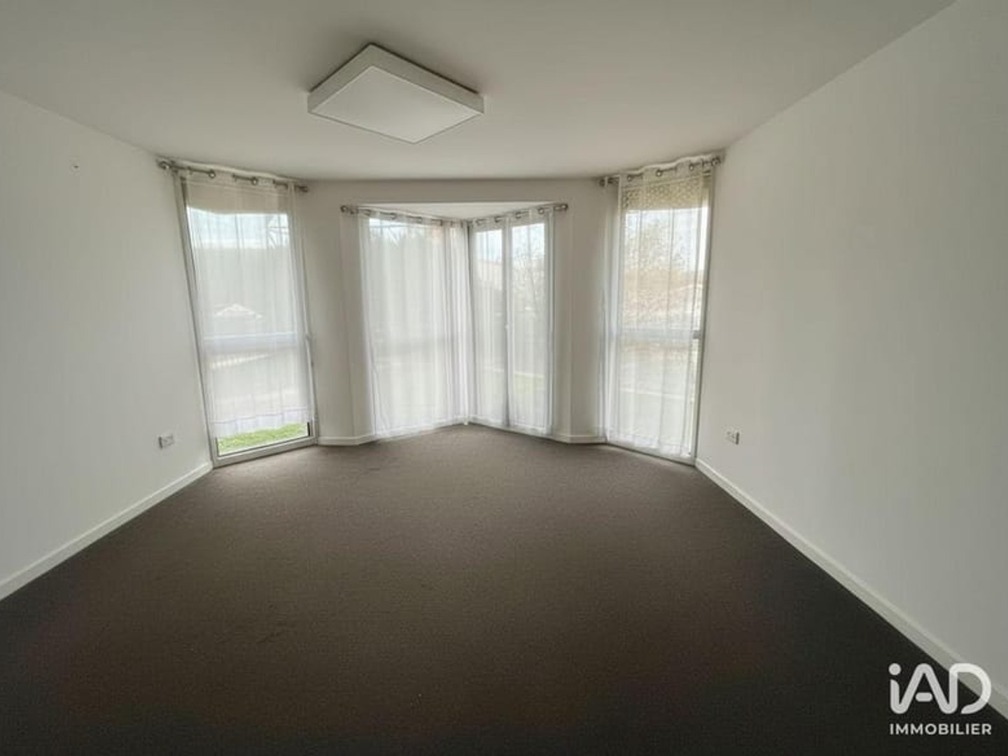 Immeuble commercial 110 m²