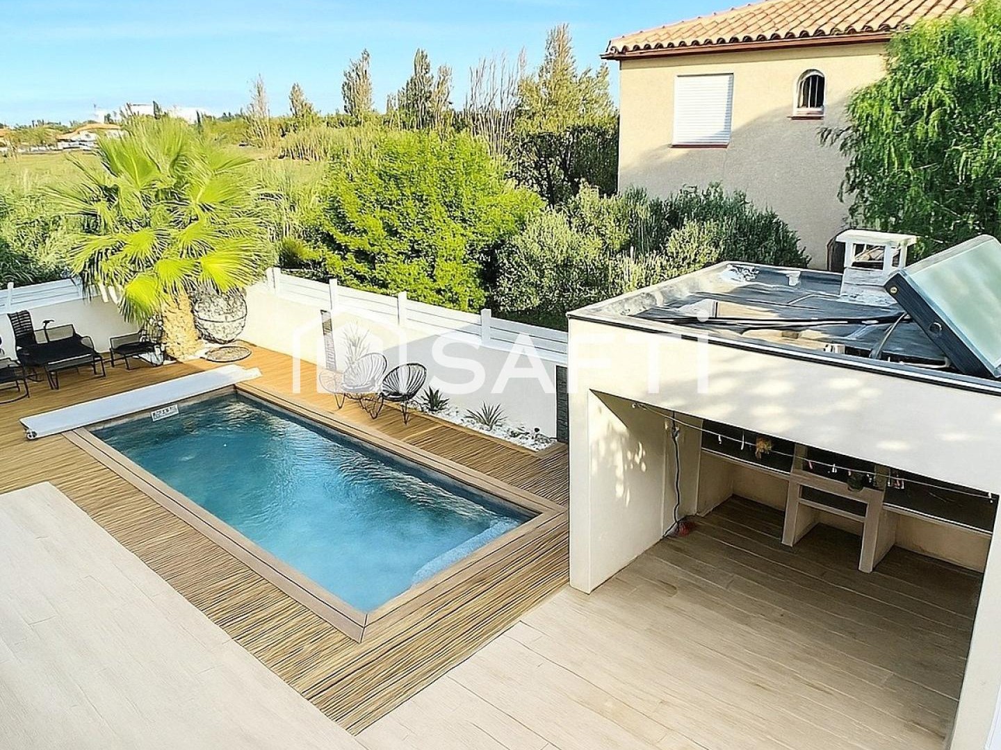 Maison de type T6 (5 ch) de 142 m² située à Rivesaltes avec piscine, terrasse et cuisine d'été