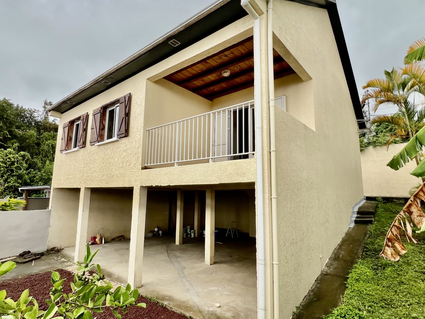TAMPON 97430 - VILLA F3/4 + MEZZANINE - CELLIER - GARAGE - PROCHE COMMERCES ET CLINIQUE