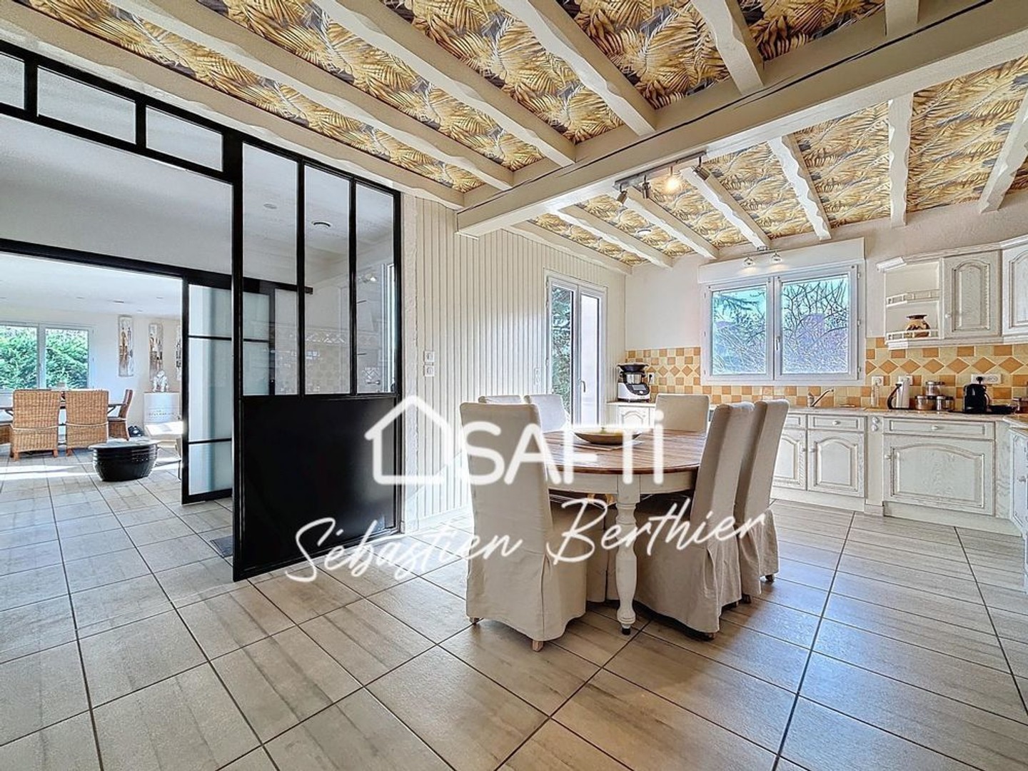 Grande maison entièrement rénovée en 2021 de 150m² / Copropriété divisée en deux habitations / Terrain 2500m² / Plusieurs poss