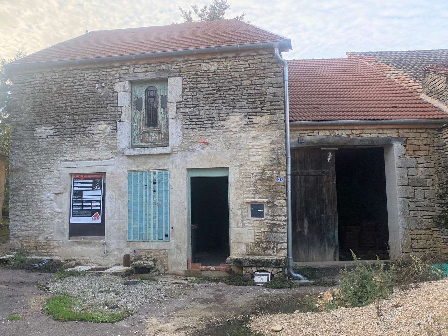 Deux Bâtisses en pierre à renover entierement