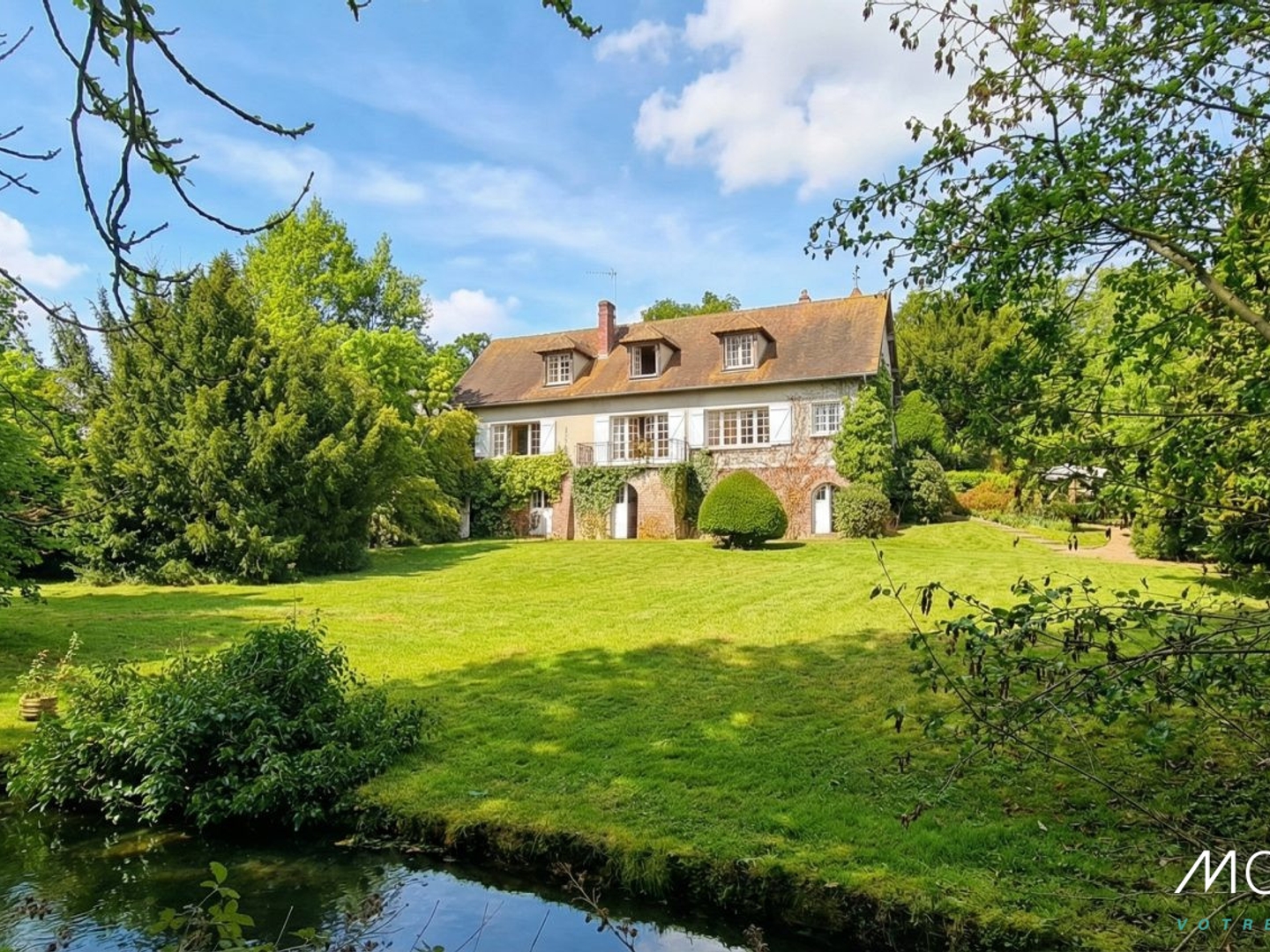 Demeure de charme au coeur de Nogent-le-Roi Parc clos, dépe