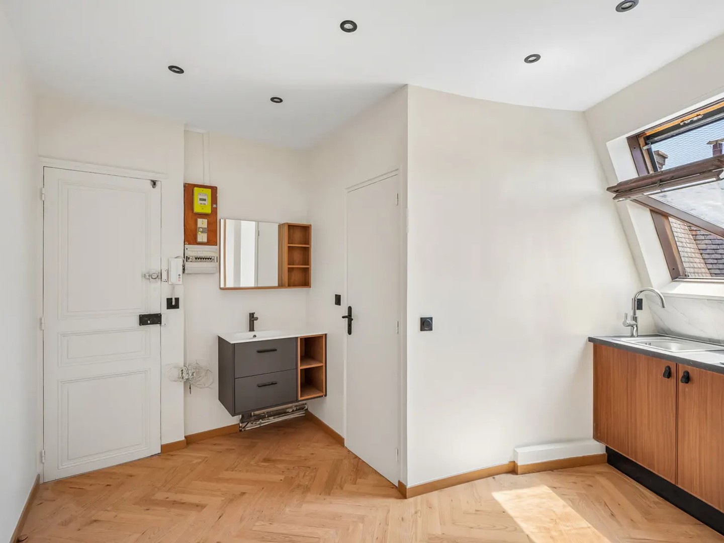 Pied-à-terre rénové 2026, finitions soignées