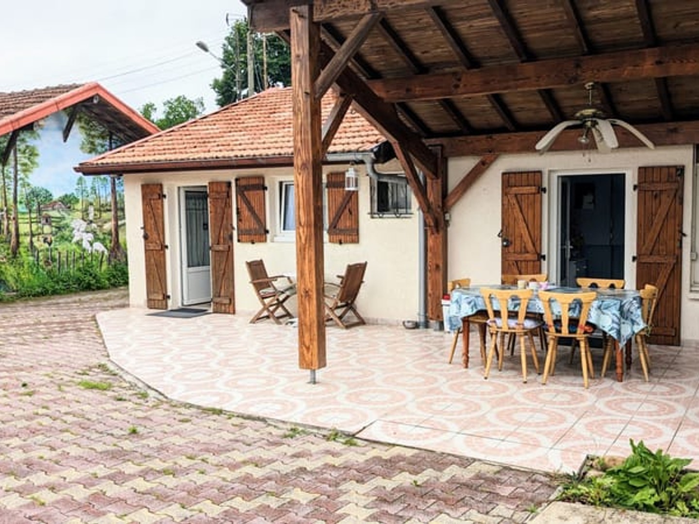 ENSEMBLE IMMOBILIER DE 2 MAISONS AVEC CHALET