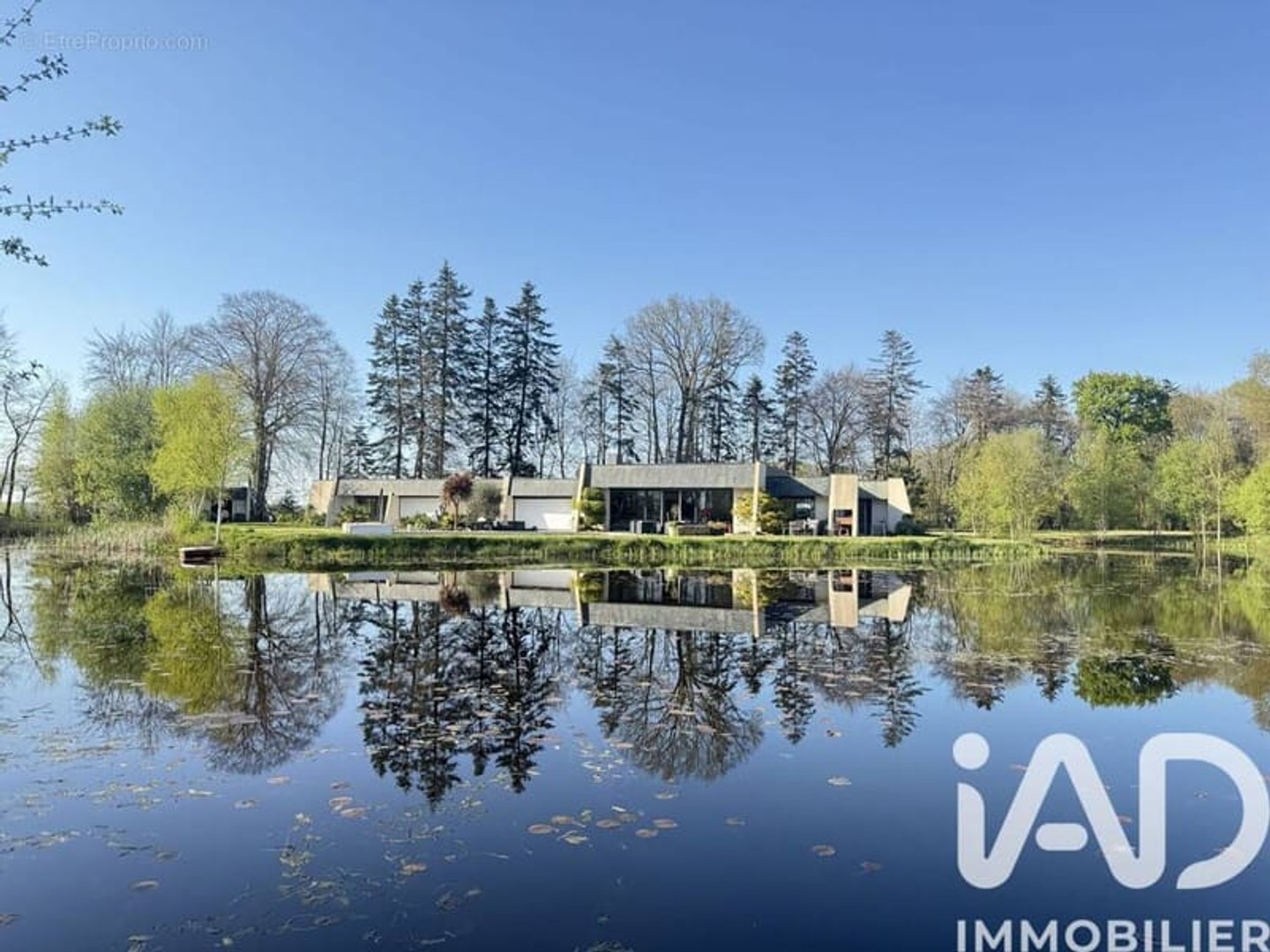 Maison 9 pièces 341 m²