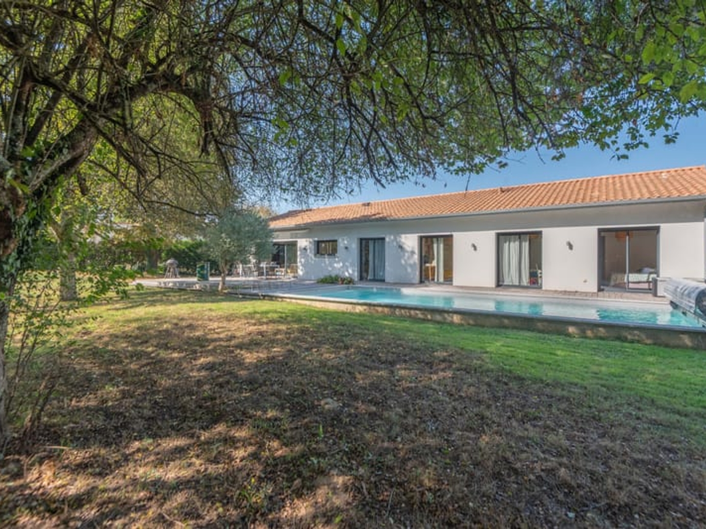 MAISON DE 2010 - 173 M2 - 4 CHAMBRES - GARAGE DE 135M2