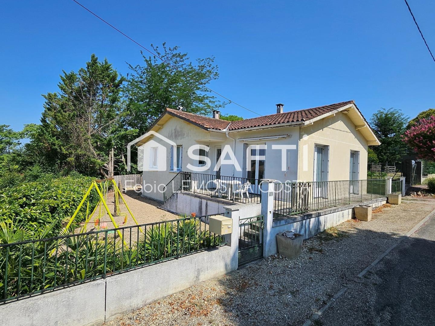 MAISON COEUR DU VILLAGE DANS CARTIER CALME
