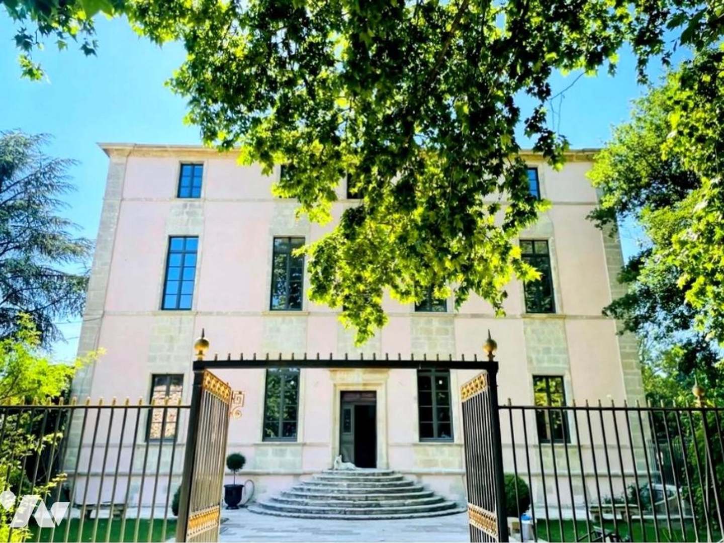 Maison 24 pièces 869 m²