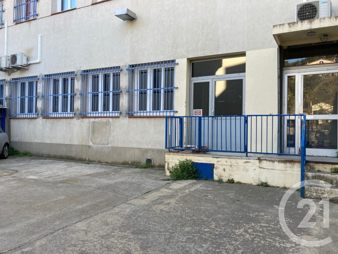 Local 6 pièces 400 m²