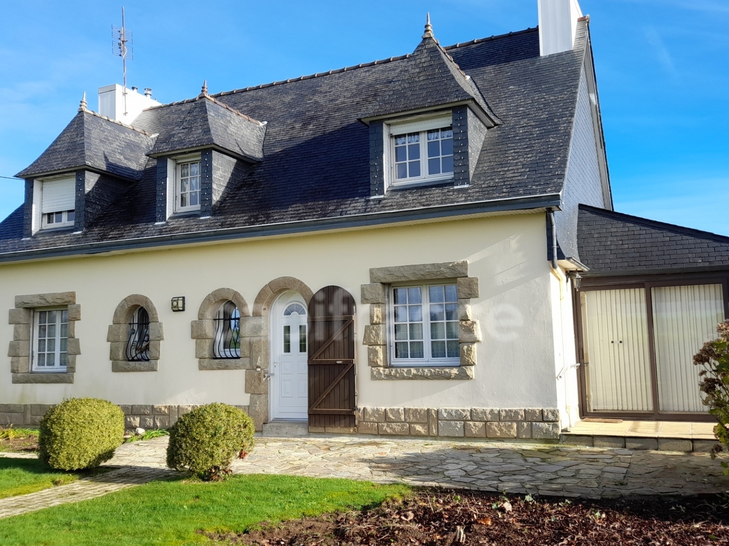 Maison à vendre 6 pièces QUEMENEVEN (29180) 157.79 m2- 4 chambres - 1 sous-sol total- 1 véranda - parcelle de 1080m2