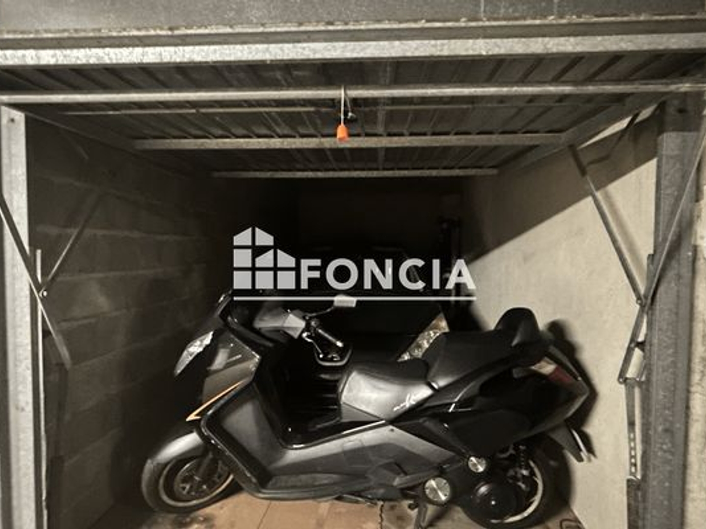 Parking / garage / box à vendre - 12m2 - Saint-Gilles-Croi... (85800)
