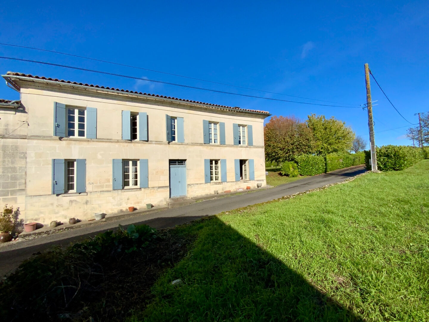 Maison à vendre - 6 pièces - 165m2 - Jonzac (17500)