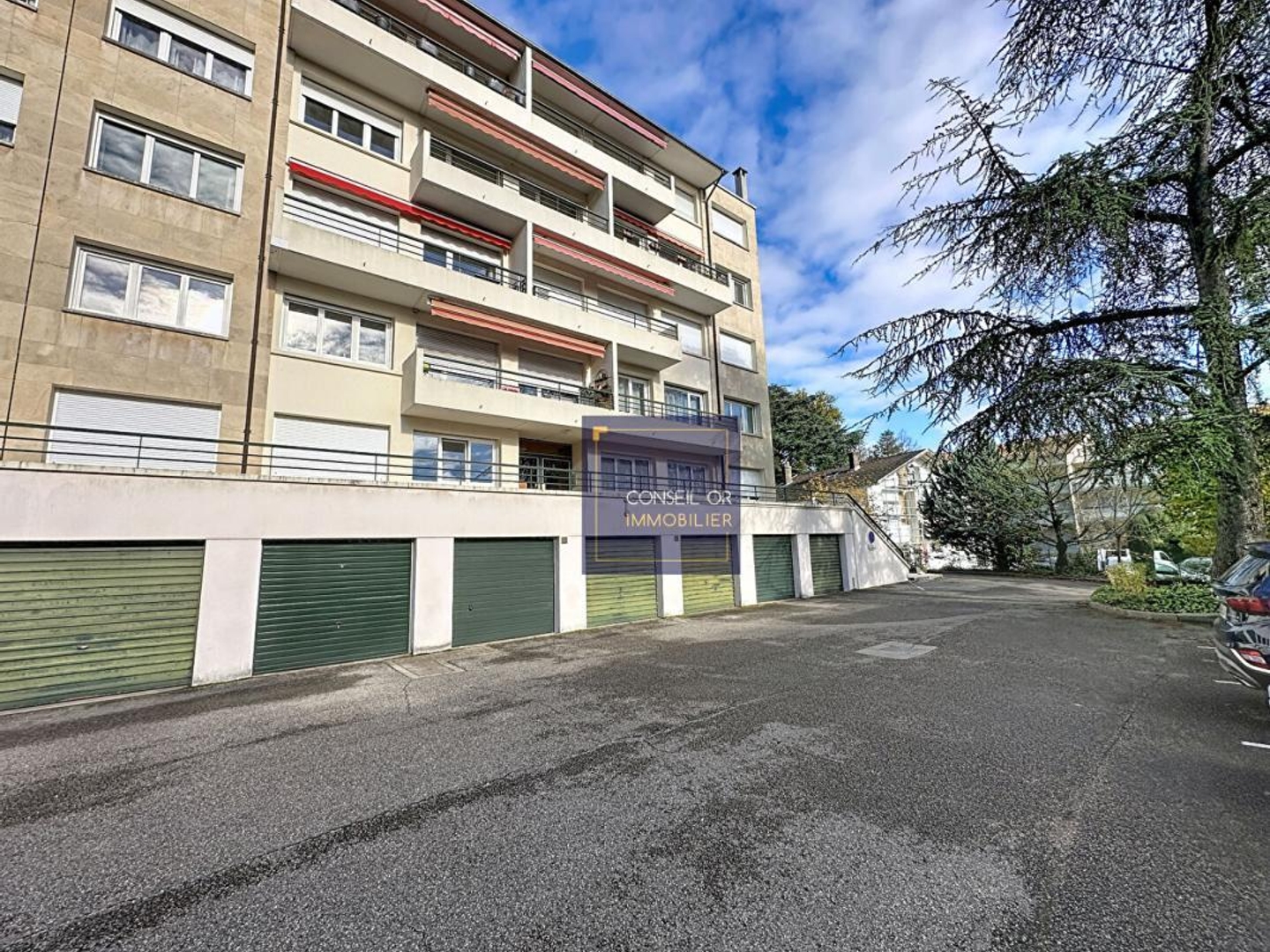 Vends garage/box - 1 pièce - Écully 69130