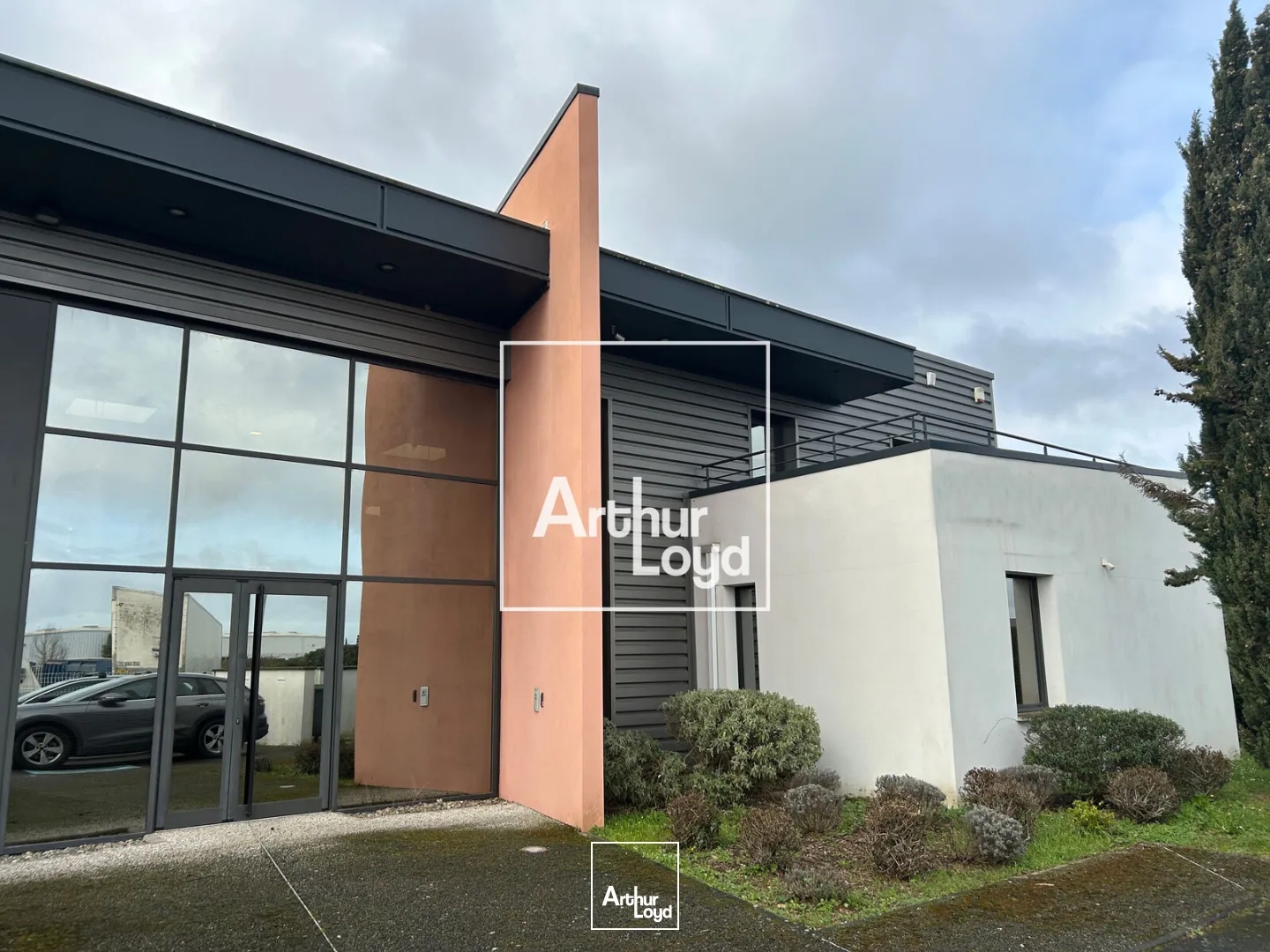 Immeuble de bureaux à vendre à Plaisance-du-Touch avec terrasse et parking