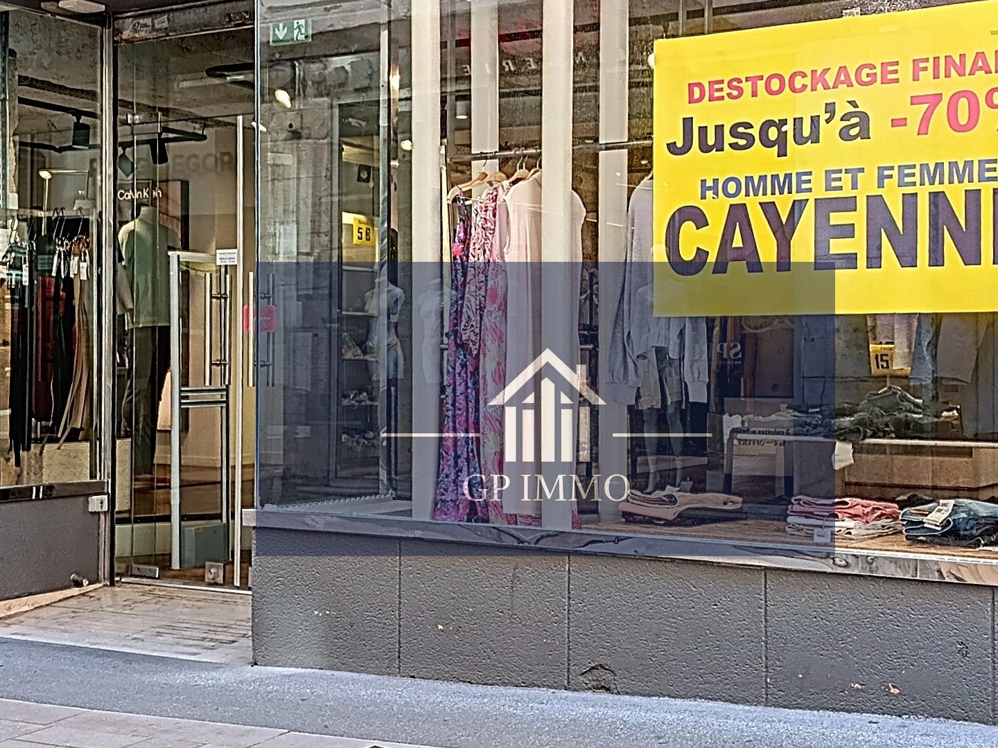 Local commercial 110 m²