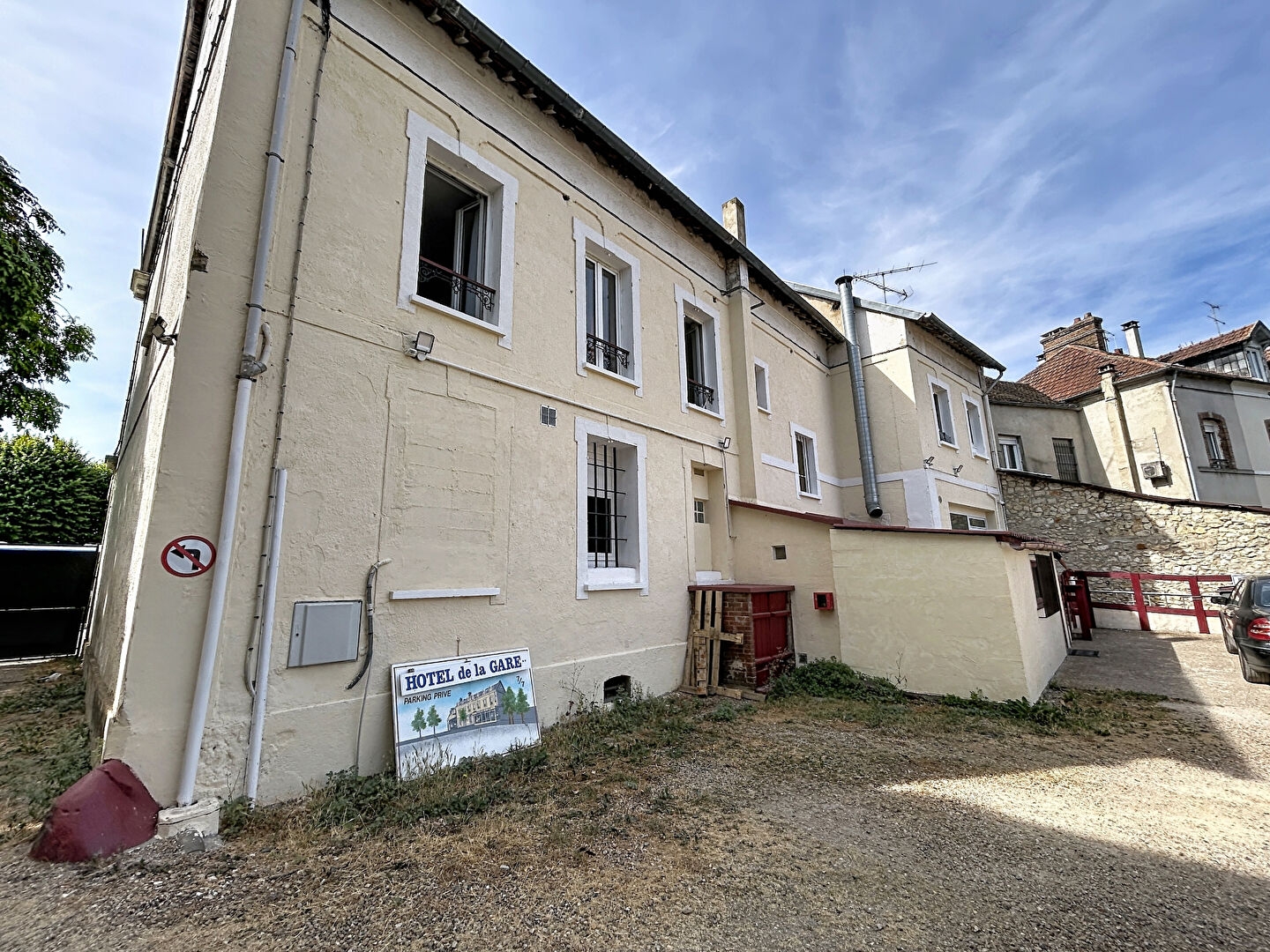 Magasin à vendre - 450m2 - Montereau-Fault-Y... (77130)
