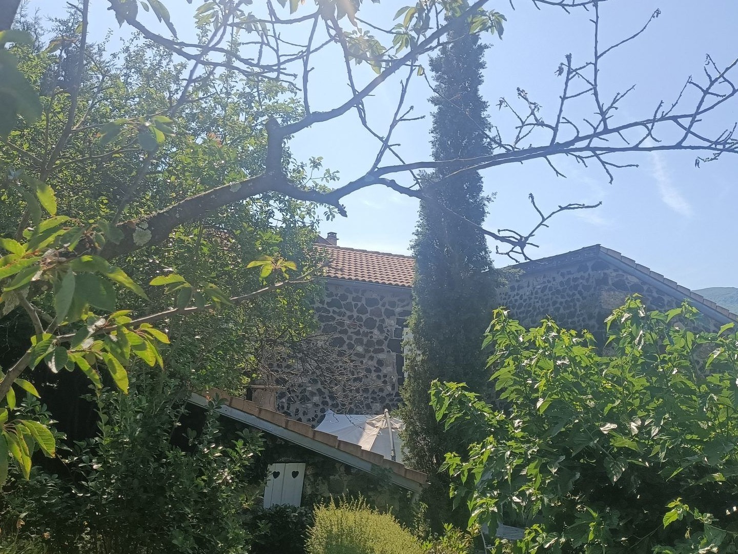 Maison ancienne entierrement renové avec beaucoup de charme