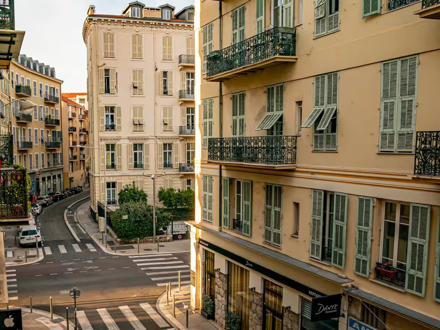 Rue de France Proche carré d'or 4 pieces rénové et meublé