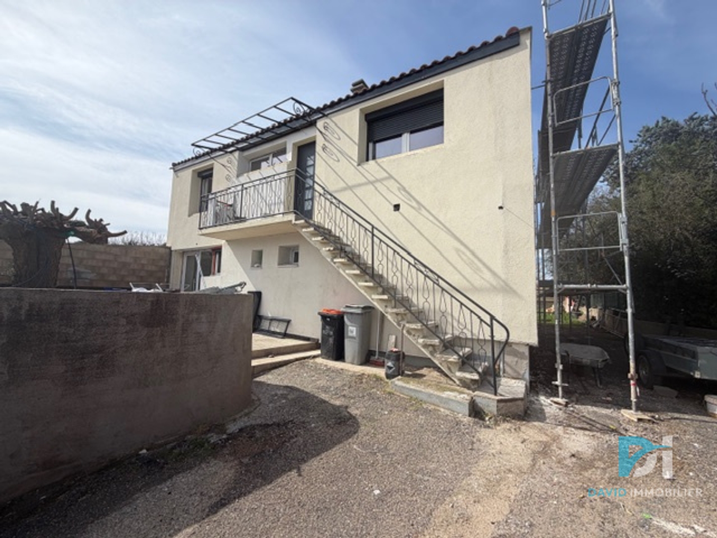 MONTBLANC, villa rénovée sur 383m2 de terrain.