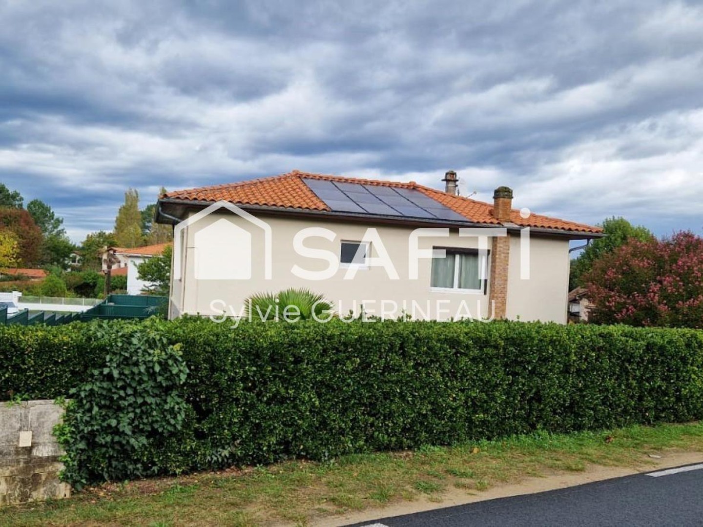Maison de 140 m2 composée de deux T3 meublés