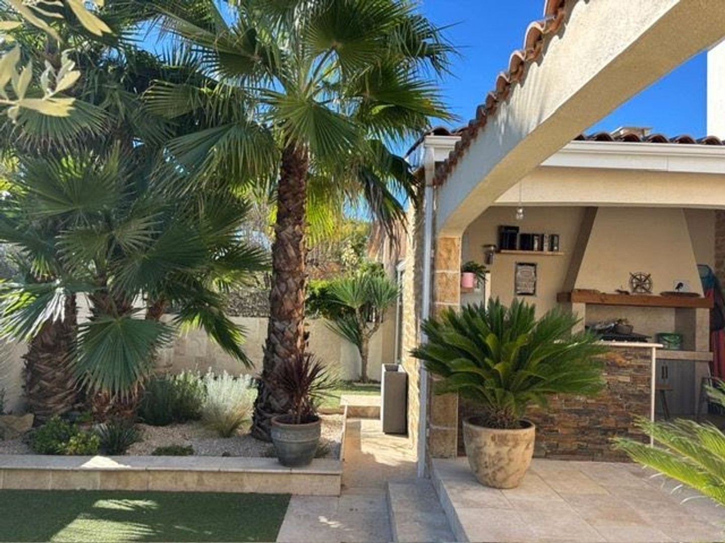Studio 5 pièces 138 m²