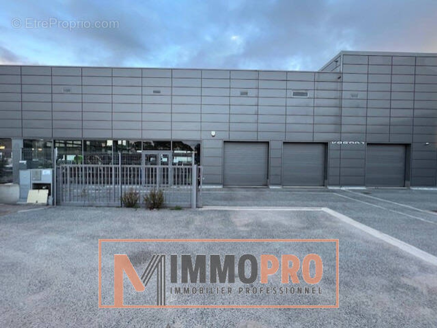 Fréjus Capitou Bâtiment activité 708 m2 Accès immédiat A8 Rare à la vente