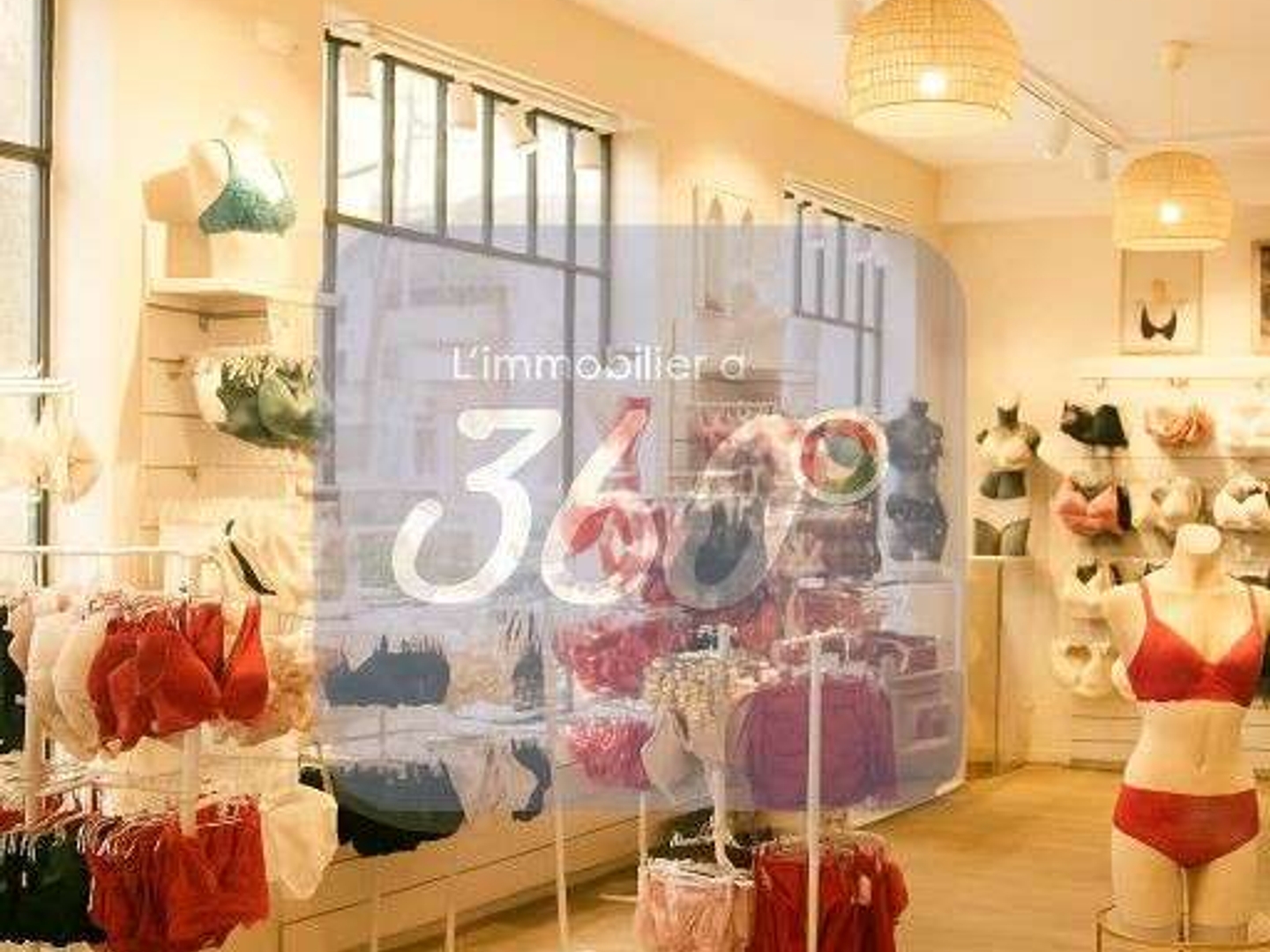 Vente FDC lingerie en angle rue piétonne dept Ain