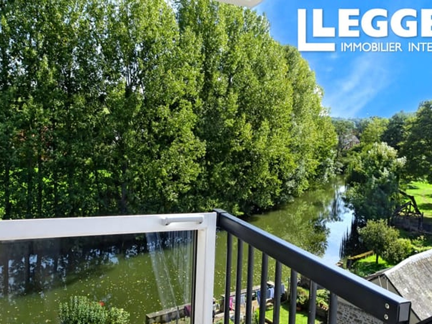 Maison, Putanges le Lac. Deux salle de reception, quatre chambres, jardin, garage, vues sur la riviére.