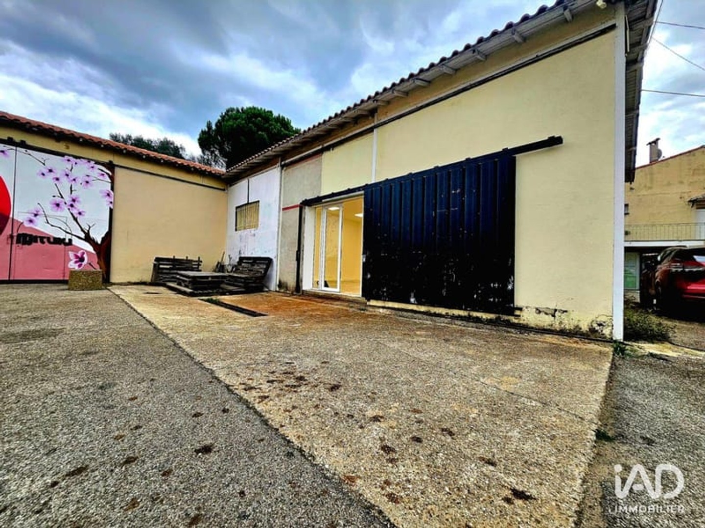 Immeuble commercial 90 m²
