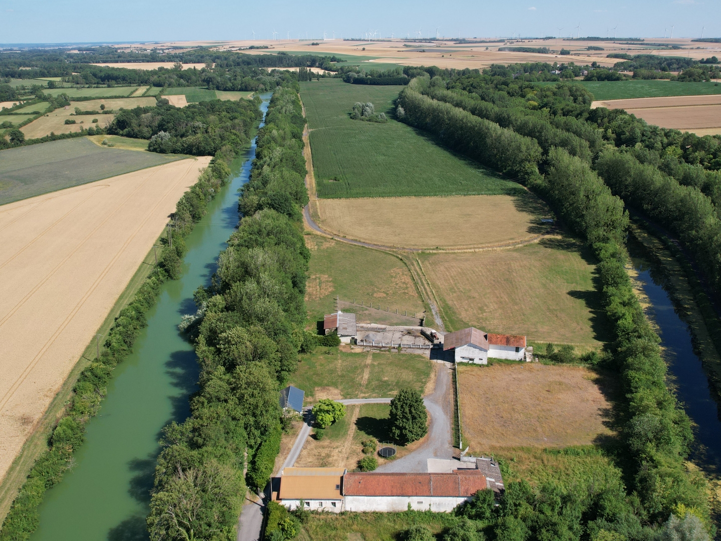 Corps de ferme avec écuries