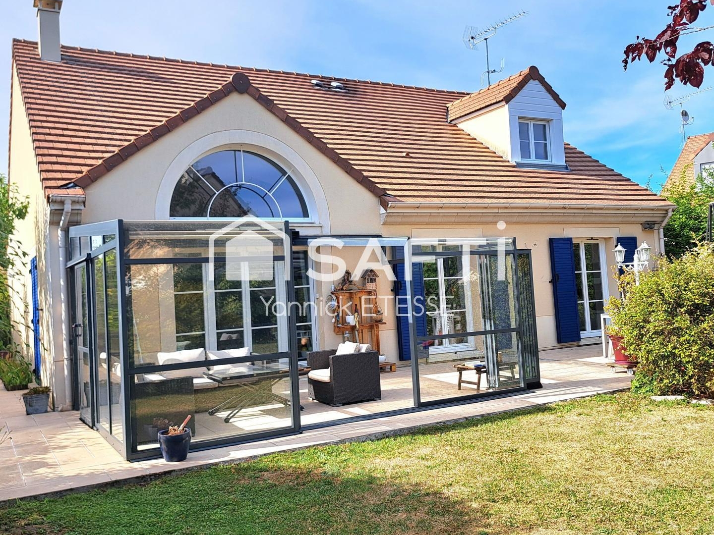 Superbe pavillon spacieux avec grand jardin paysager, véranda et terrasse sans vis à vis