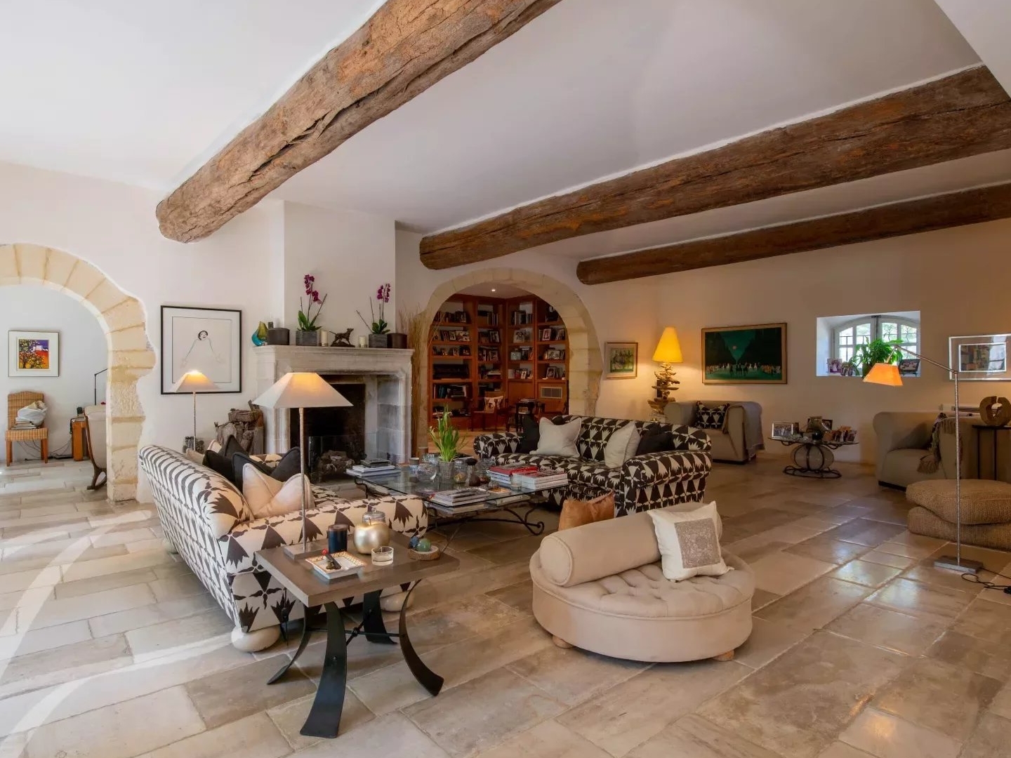 Maison à vendre - 12 pièces - 530m2 - Saint-Étienne-Du-... (13103)