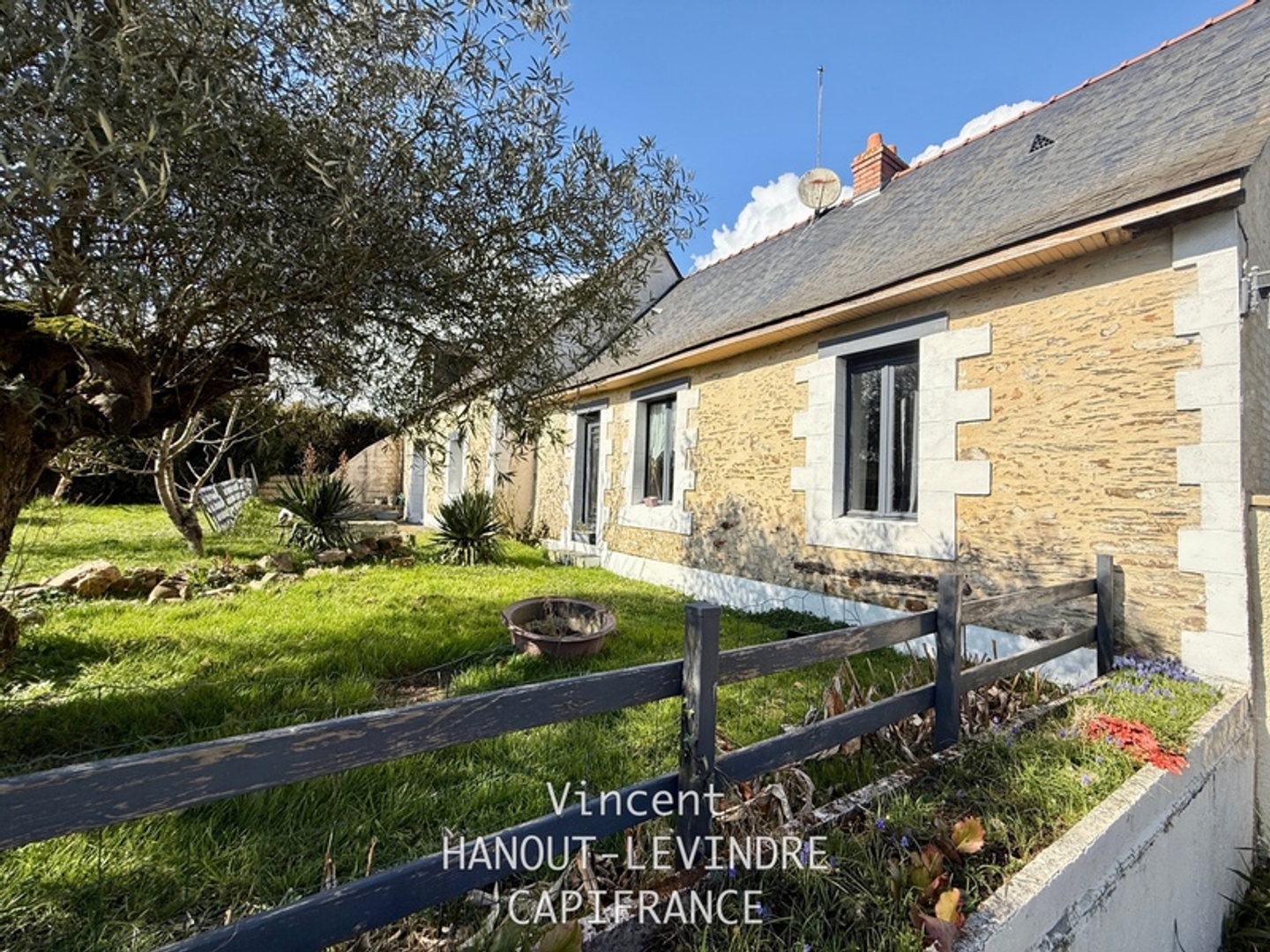 Maison à vendre - 12 pièces - 258m2 - Les Hauts-D'anjou (49330)