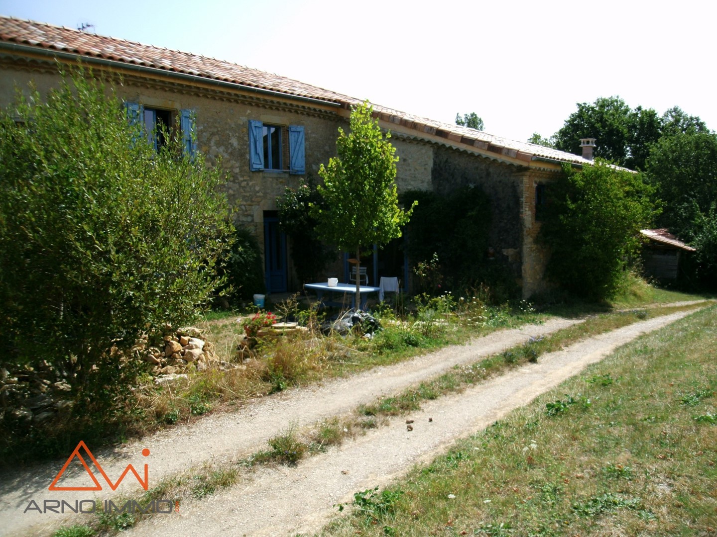 FERME RENOVEE, STUDIO, 1,3 HA et TERRAIN CONSTRUCTIBLE