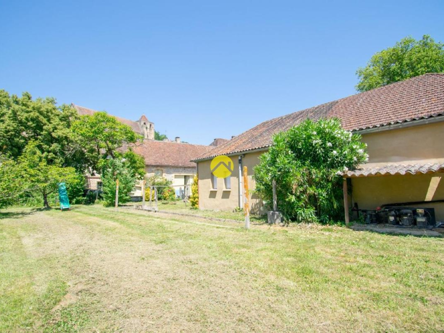 Locaux à vendre - 265m2 - Saint-Cyprien (24220)