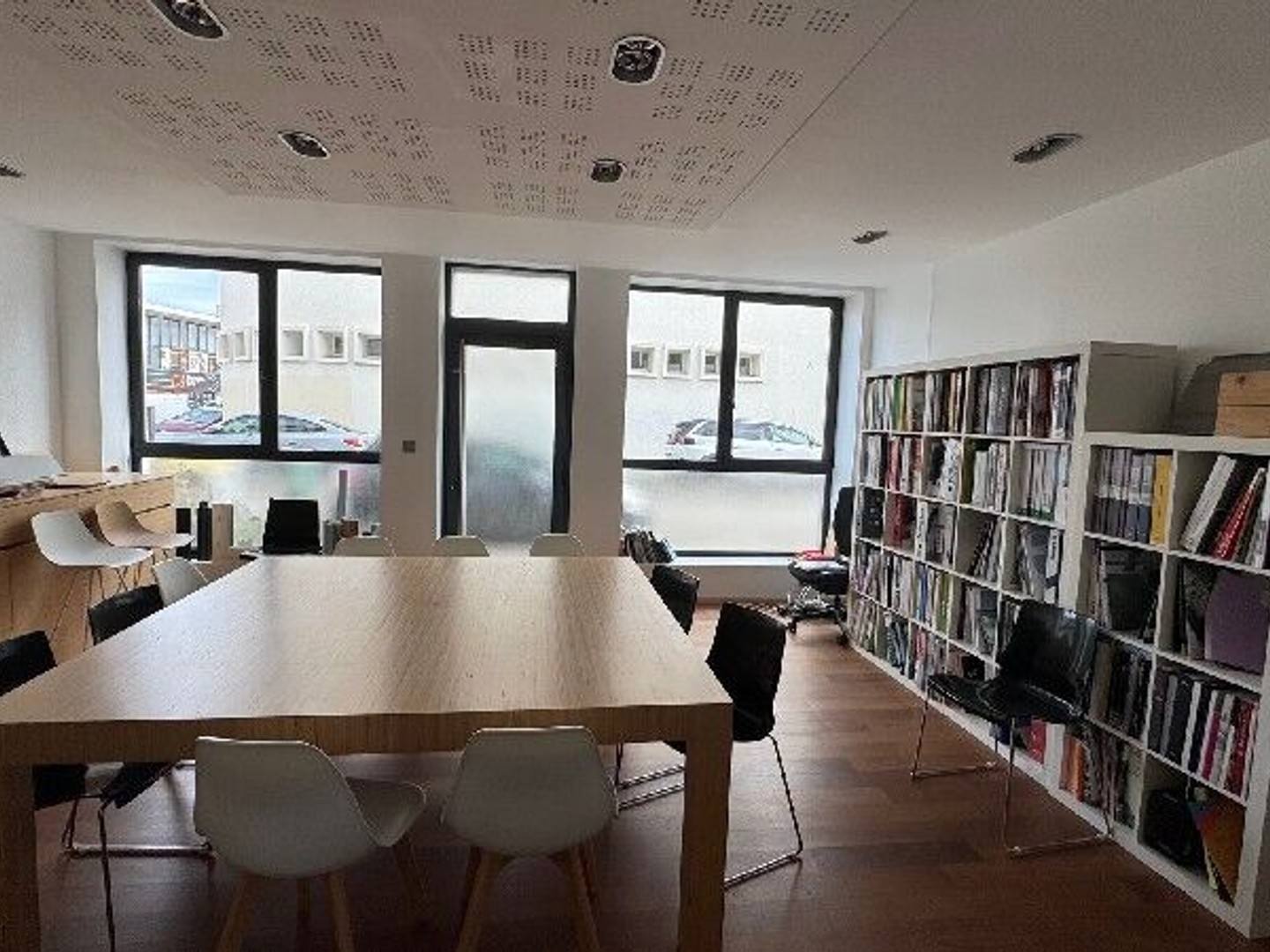 BUREAUX DE 107 M² AU PORT DE COMMERCE DE BRET - ESPACE FONCTIONNEL ET MODULABLE