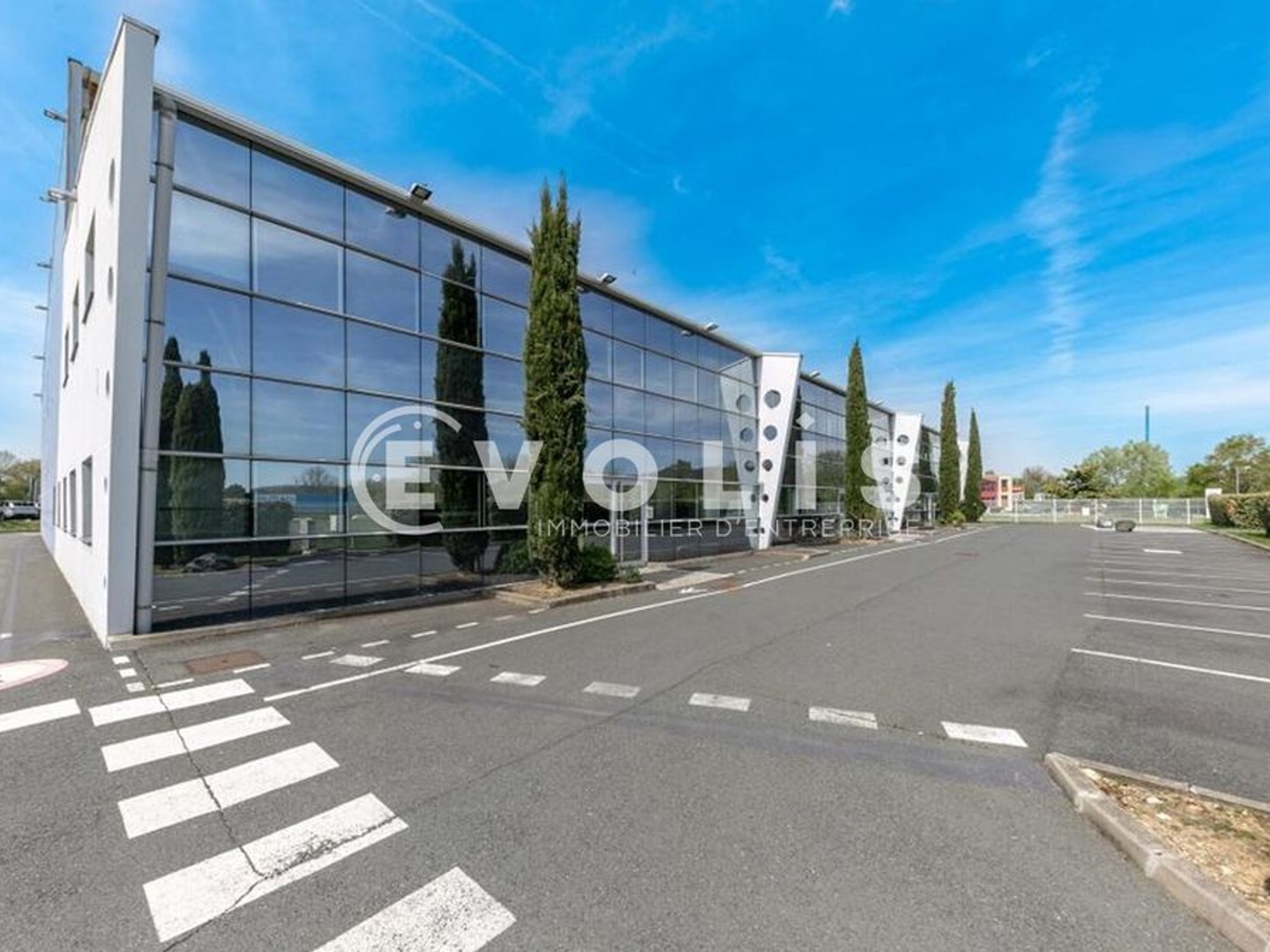 Locaux d'activité - A VENDRE - 3 046 m² non divisibles