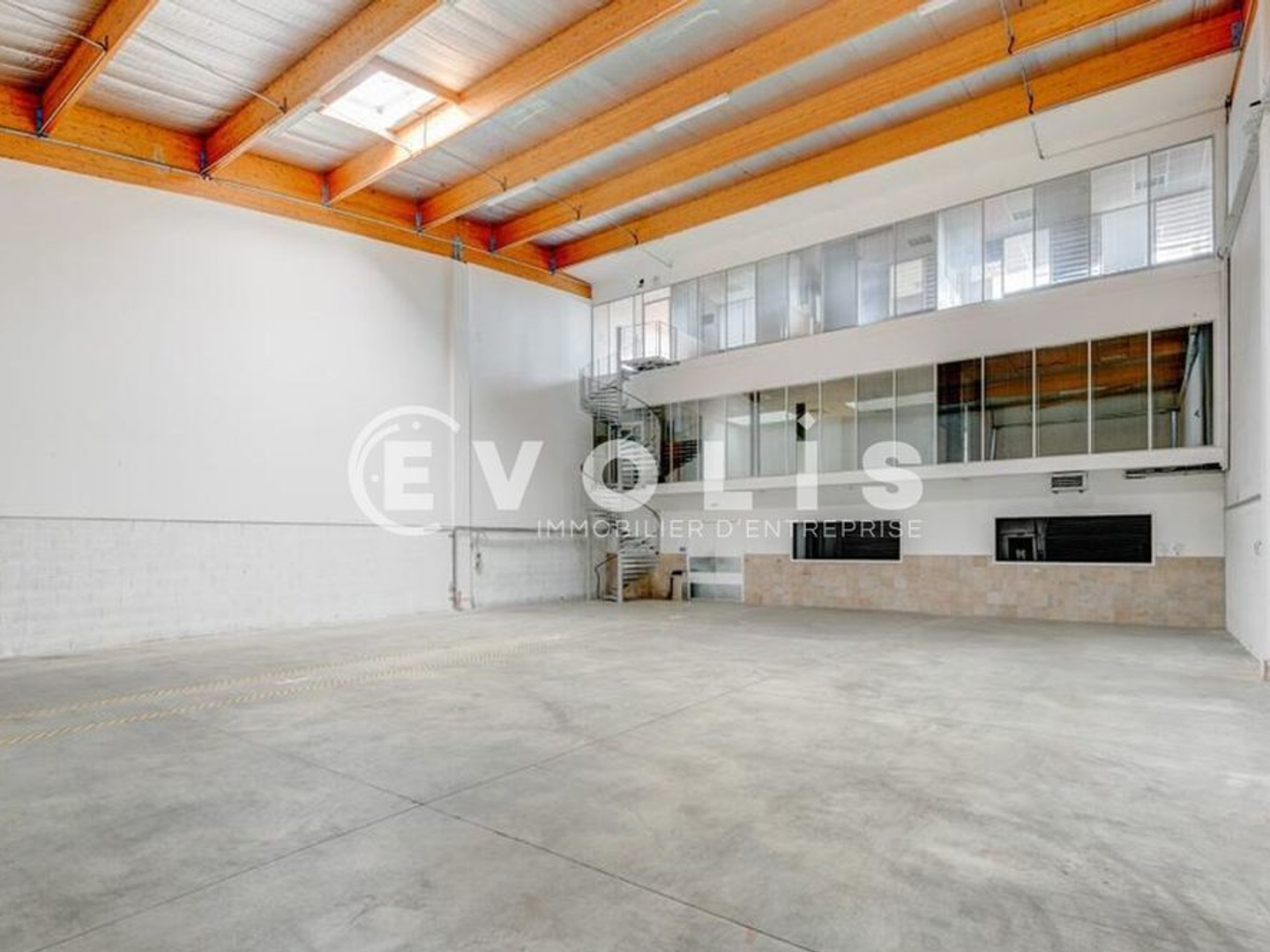 Locaux à vendre - 3046m2 - Limonest (69760)