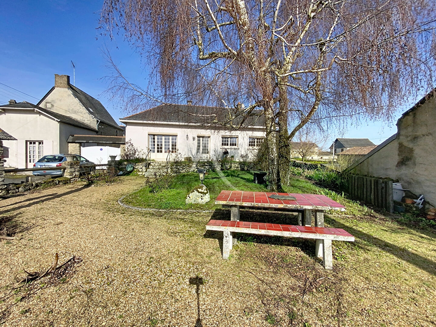 Ensemble immobilier dans le bourg de Martigné Briand