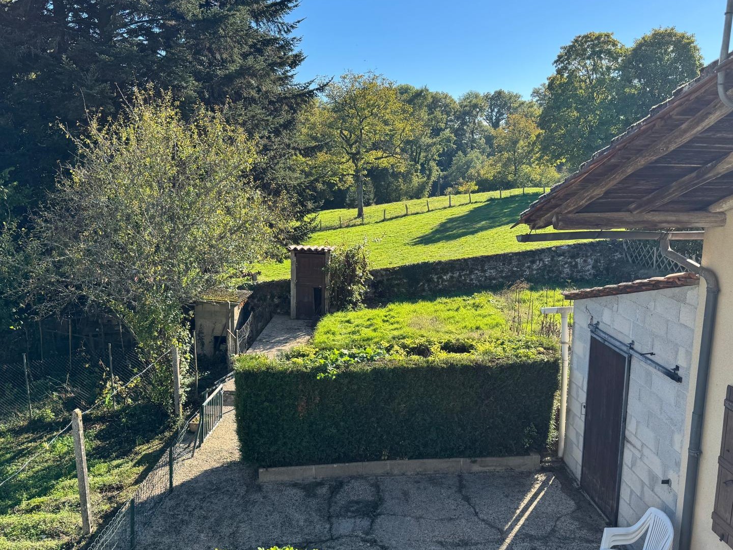 Deux maisons en une ! De beaux espaces .
