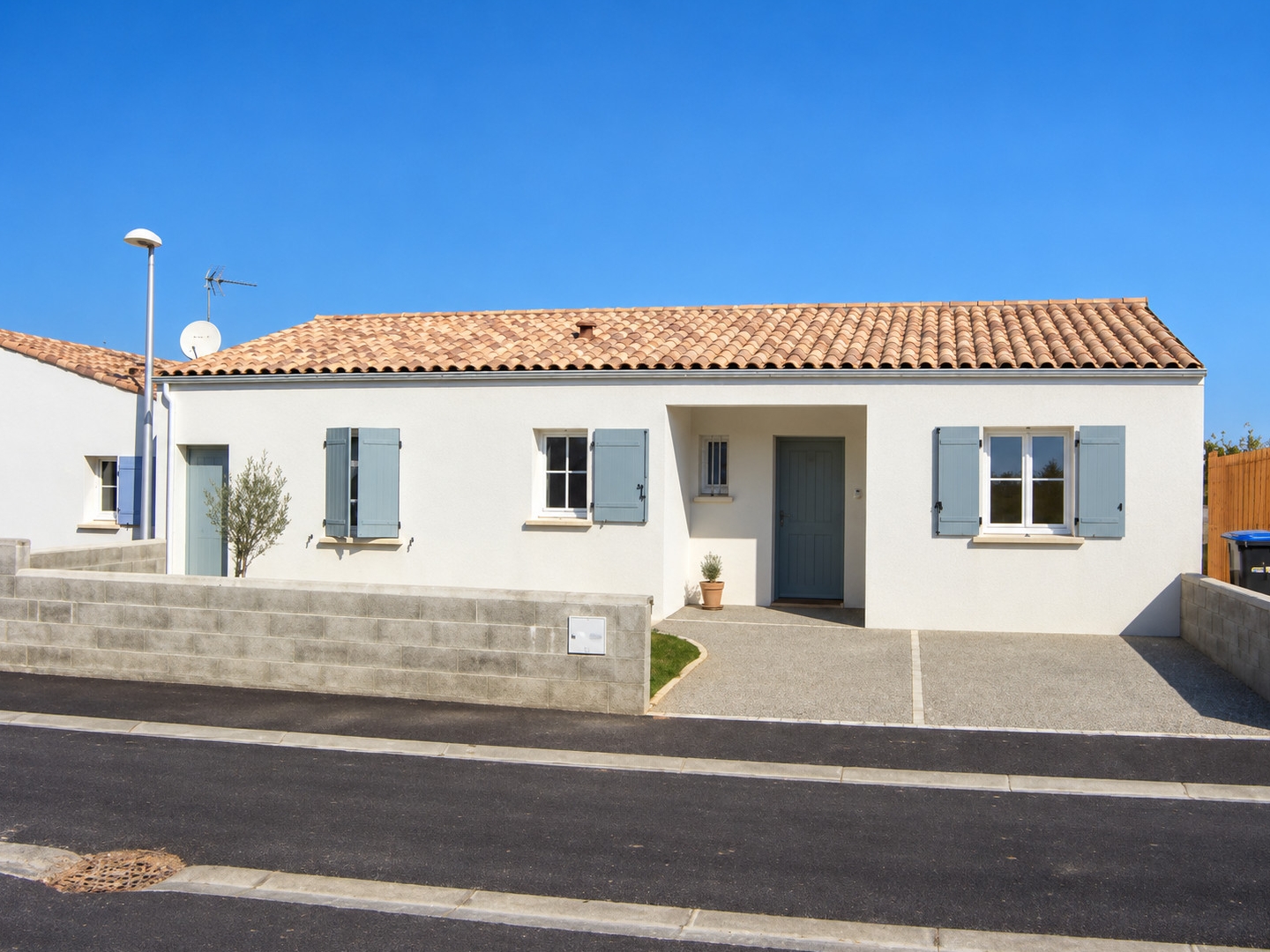 VILLA NEUVE RE2020