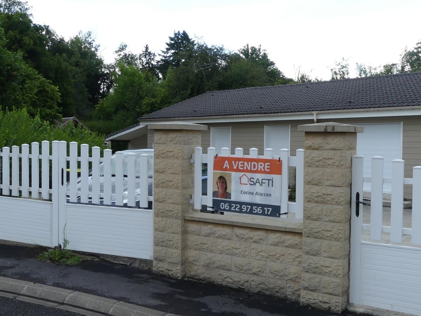 Le charme du plain-pied, l'espace d'une grande maison, le calme d'un quartier résidentiel.