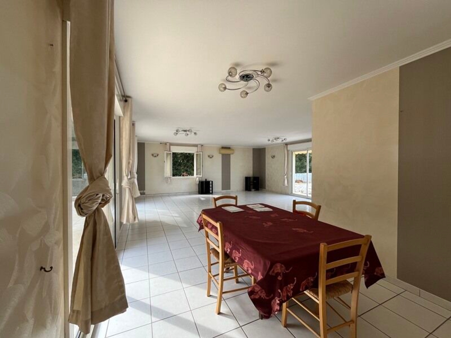 Maison à vendre - 5 pièces - 133m2 - Saint-Denis-De-Pile (33910)