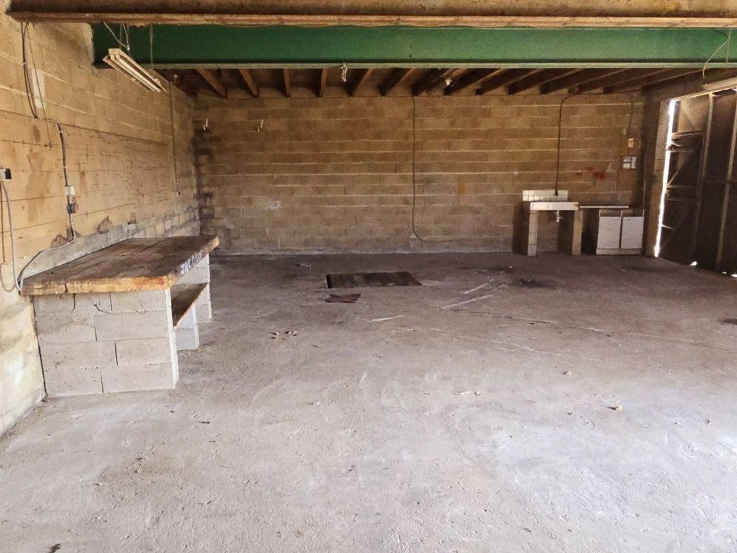 Vente garage 162 m²