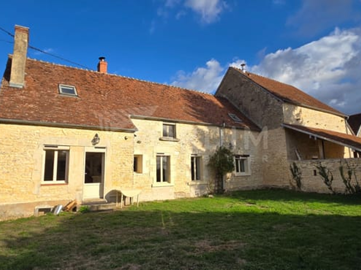 Ancienne longère en pierre rénovée - 182m²