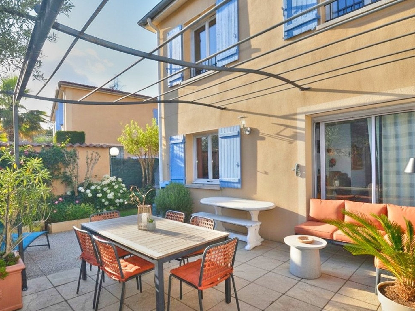 Morancé duplex avec jardin privatif et terrasse 5 pièce(s) 99 m2